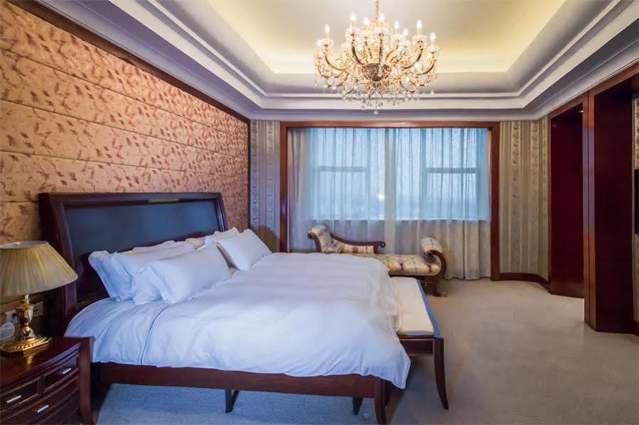 Taicang Zhonggu International Hotel Εξωτερικό φωτογραφία